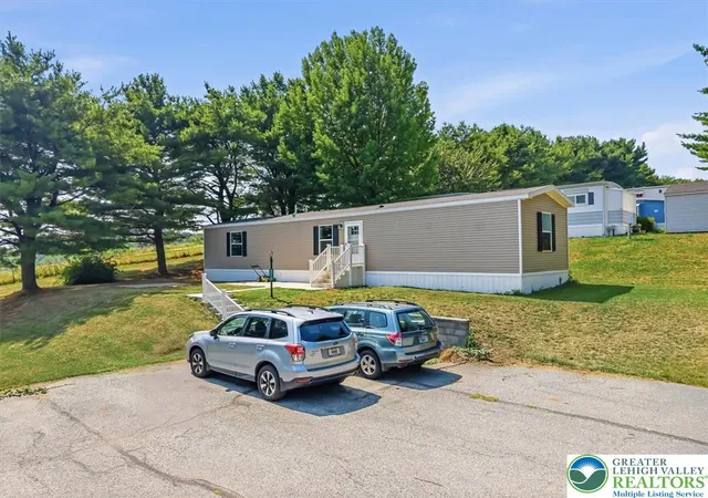 2nd image of 6016 Ambler Ct, Washington Twp, PA 18080 | MLS# 778815