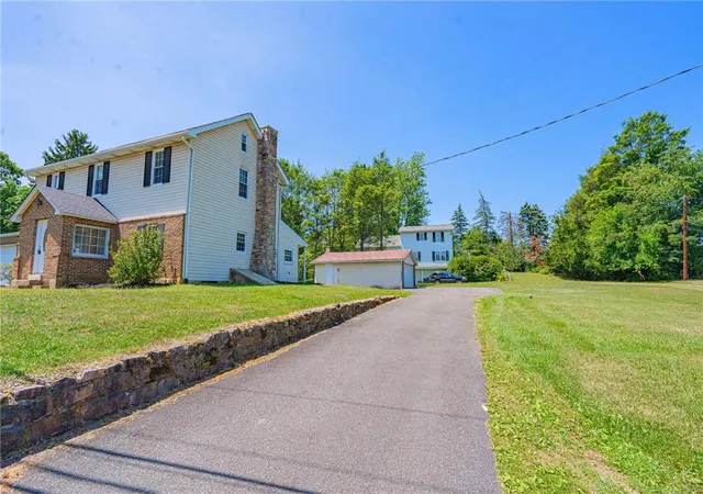 Photo 3 of Single family home for sale at 4165 E Texas Rd, Allentown, PA 18103 | MLS# 781169 | Listing updated on 2026-07-27