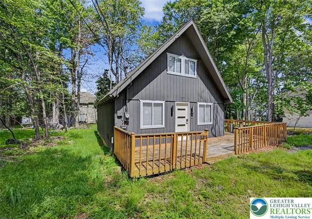 Photo 3 of Single family home for sale at 1717 Rolling Hills Dr, Tobyhanna, PA 18466 | MLS# 780555 | Listing updated on 2026-07-21