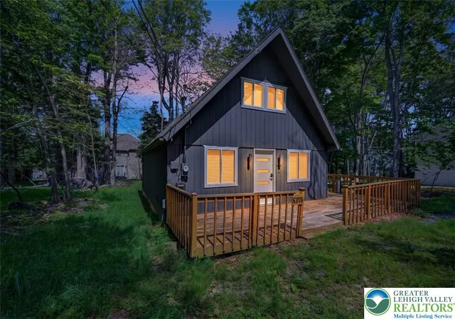 Photo 3 of Single family home for sale at 1717 Rolling Hills Dr, Tobyhanna, PA 18466 | MLS# 780555 | Listing updated on 2026-07-21