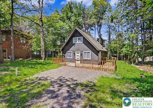 Photo 4 of Single family home for sale at 1717 Rolling Hills Dr, Tobyhanna, PA 18466 | MLS# 780555 | Listing updated on 2026-07-21