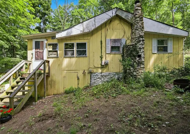 Photo 3 of Sale Pending at 193 Silverlake Rd, Dingmans Ferry, PA 18328 | MLS# 781170 | Listing updated on 2026-07-30