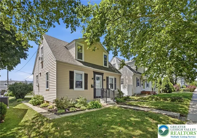 3rd image of 868 N Irving St, Allentown, PA 18109 | MLS# 781136