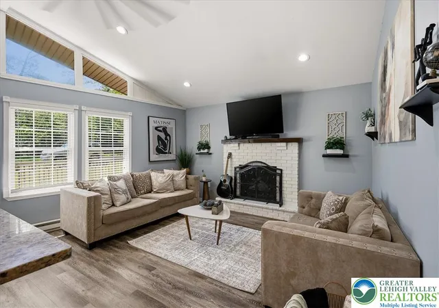 Photo 5 of Single family home for sale at 1739 Rolling Hills Dr, Tobyhanna, PA 18466 | MLS# 781187 | Listing updated on 2026-07-21