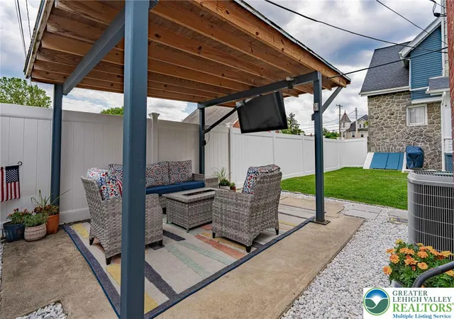 4th image of 719 Main St, Tatamy Boro, PA 18085 | MLS# 779024