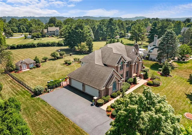 2nd image of 3208 Fallow Dr, Allentown, PA 18104 | MLS# 778606