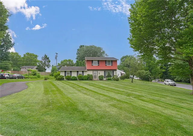 2nd image of 525 Apple Hill Dr, Easton, PA 18040 | MLS# 781181