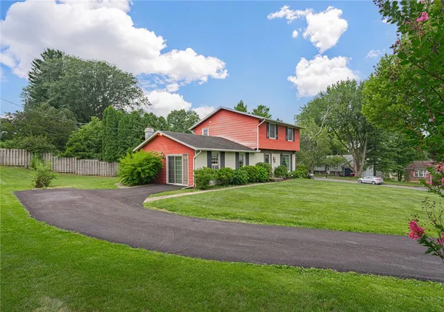4th image of 525 Apple Hill Dr, Easton, PA 18040 | MLS# 781181