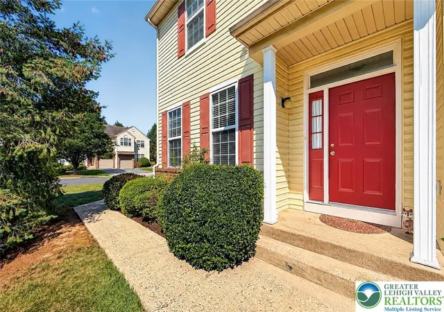 4th image of 8092 Cross Creek Cir, Upper Macungie Twp, PA 18031 | MLS# 781217