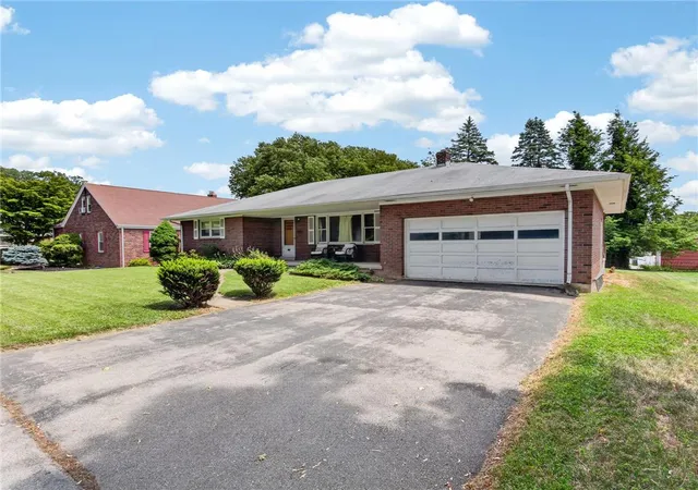 3rd image of 2110 W Pennsylvania St, Allentown, PA 18104 | MLS# 781299