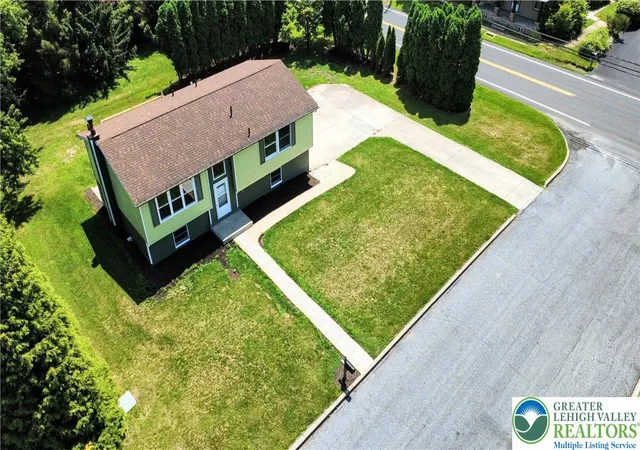 2nd image of 8612 Beatrice Ln, East Allen Twp, PA 18014 | MLS# 781313