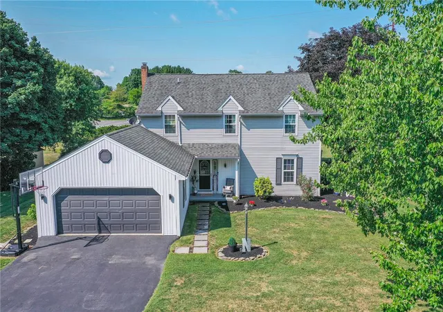 2nd image of 1670 Lamplighter Dr, Macungie, PA 18062 | MLS# 781296