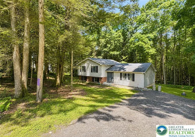 2nd image of 1111 Red Fox Ct, Polk Twp, PA 18333 | MLS# 780794