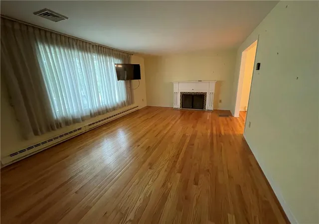 Photo 3 of Single family home for sale at 1320 Dalehurst Dr, Bethlehem, PA 18018 | MLS# 781193 | Listing updated on 2026-08-04