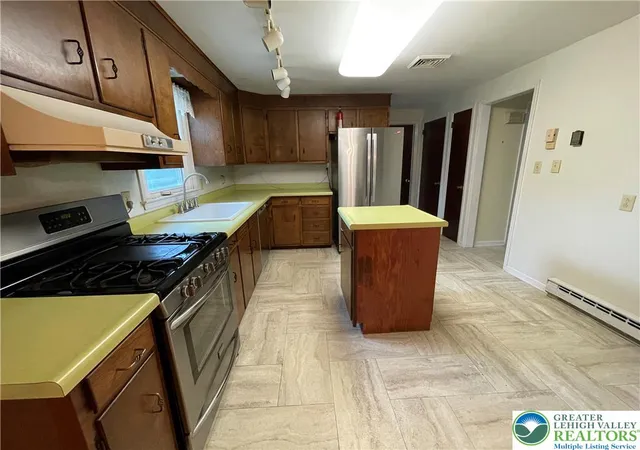 Photo 4 of Single family home for sale at 1320 Dalehurst Dr, Bethlehem, PA 18018 | MLS# 781193 | Listing updated on 2026-08-04