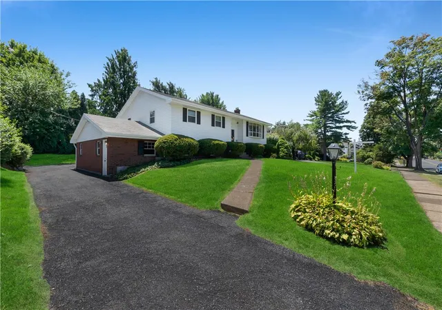 2nd image of 1863 W Union Blvd, Bethlehem, PA 18018 | MLS# 781133