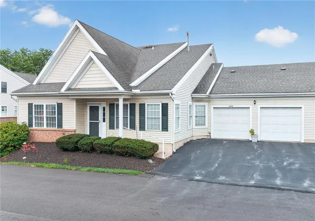 2nd image of 4690 Blue Grass Ln, Macungie, PA 18062 | MLS# 781151