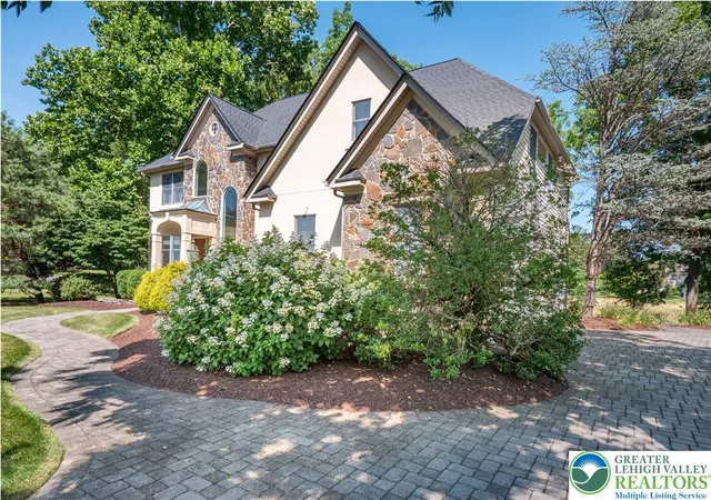 3rd image of 4807 Leeds Ct, Upper Saucon Twp, PA 18034 | MLS# 781253
