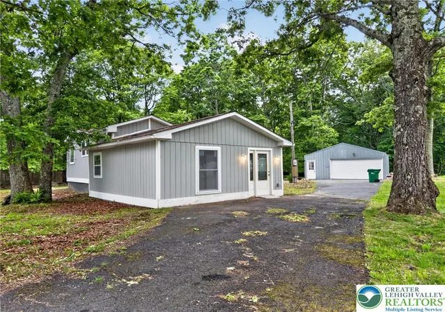Photo 1 of Single family home for sale at 229 Pocono Blvd, Bushkill, PA 18324 | MLS# 781424 | Listing updated on 2026-07-24