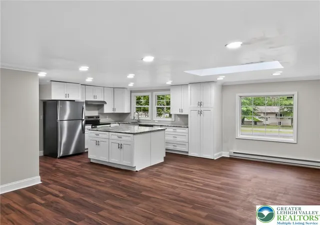 Photo 4 of Single family home for sale at 229 Pocono Blvd, Bushkill, PA 18324 | MLS# 781424 | Listing updated on 2026-07-24