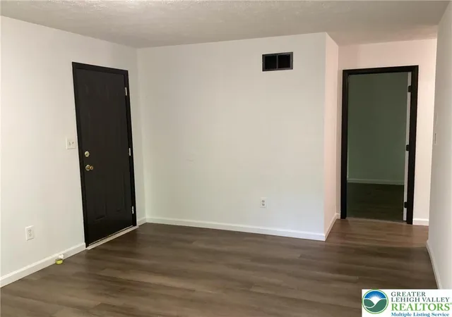 4th image of 179 Shawnee Valley Dr, East Stroudsburg, PA 18302 | MLS# 781419