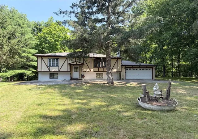 Photo 1 of Single family home for sale at 1108 Mink Ct N, Bushkill, PA 18324 | MLS# 779792 | Listing updated on 2026-08-27