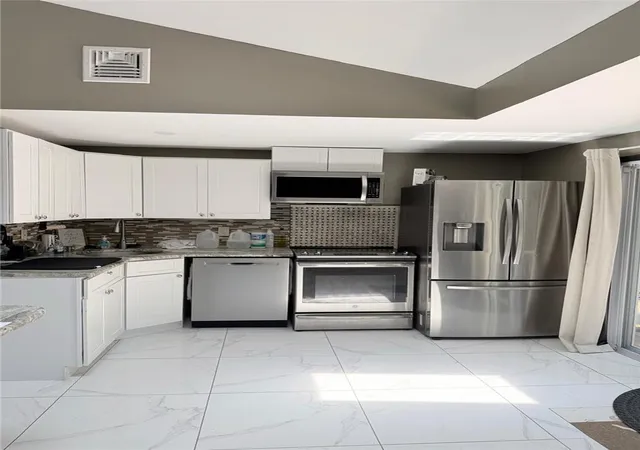 Photo 4 of Single family home for sale at 1108 Mink Ct N, Bushkill, PA 18324 | MLS# 779792 | Listing updated on 2026-08-27