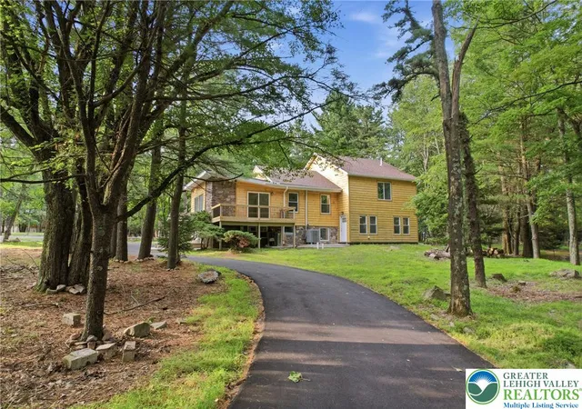 1st image of 158 Pineknoll Dr, Lake Harmony, PA 18624 | MLS# 781462