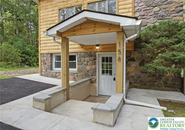 4th image of 158 Pineknoll Dr, Lake Harmony, PA 18624 | MLS# 781462