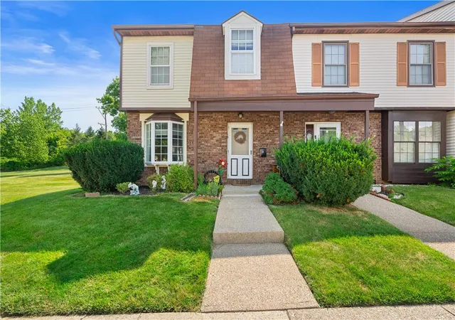 2nd image of 13 Lexington Ct, Easton, PA 18040 | MLS# 781451
