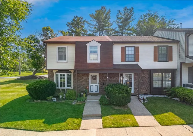 3rd image of 13 Lexington Ct, Easton, PA 18040 | MLS# 781451