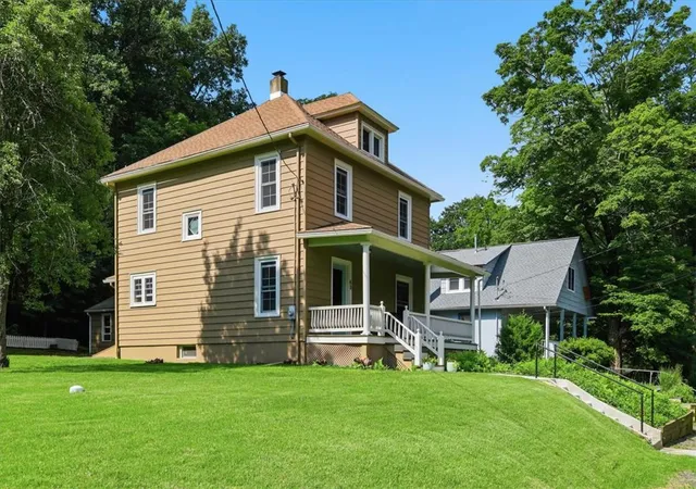 4th image of 63 Oak St, Delaware Water Gap, PA 18327 | MLS# 781540