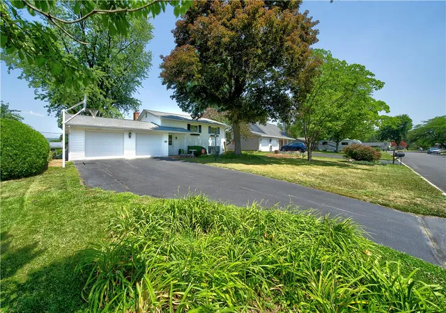Photo 2 of Sale Pending at 4487 Glasgow St, Center Valley, PA 18034 | MLS# 781587 | Listing updated on 2026-09-01