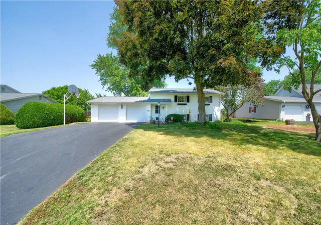 Photo 3 of Sale Pending at 4487 Glasgow St, Center Valley, PA 18034 | MLS# 781587 | Listing updated on 2026-09-01