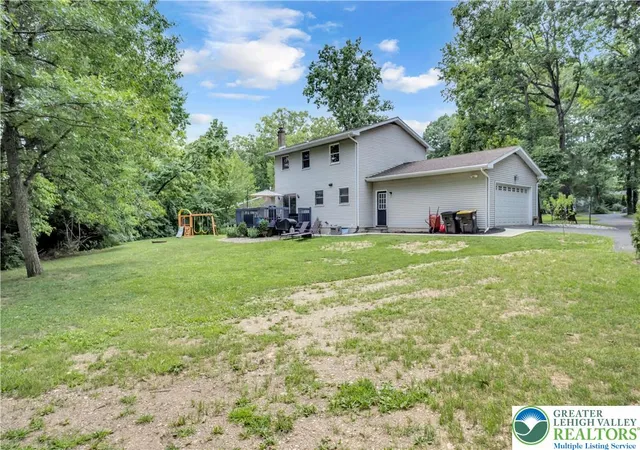 Photo 4 of Single family home for sale at 228 Woodland Dr, Nazareth, PA 18064 | MLS# 781577 | Listing updated on 2026-07-31