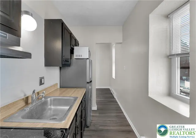 Listing Photo 5 - Condo for sale in building located at 439 W Walnut St, Allentown, PA 18102