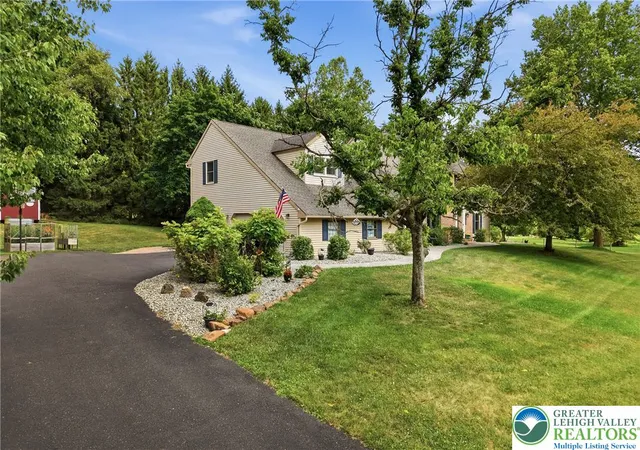 2nd image of 1553 Surrey Rd, Bethlehem City, PA 18015 | MLS# 781492