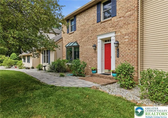 3rd image of 1553 Surrey Rd, Bethlehem City, PA 18015 | MLS# 781492