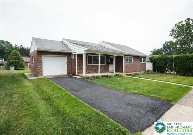 2nd image of 632 W Greenleaf St, Emmaus Boro, PA 18049 | MLS# 781579