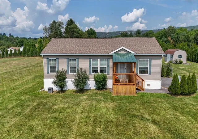 3rd image of 4452 W Mountain View Dr, Walnutport, PA 18088 | MLS# 781671