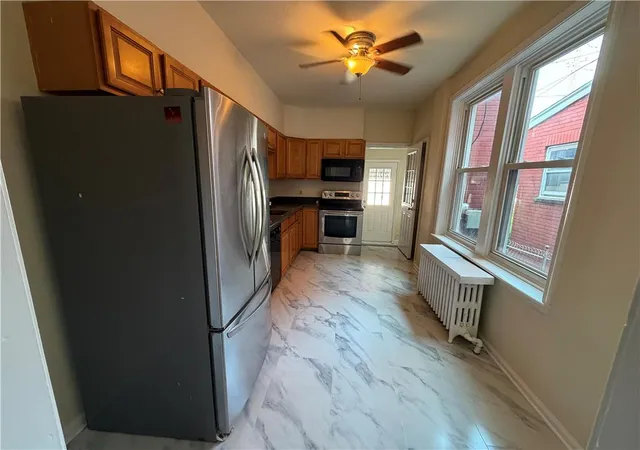 Photo 5 of Townhouse for sale at 930 N Penn St, Allentown, PA 18102 | MLS# 781678 | Listing updated on 2026-07-29