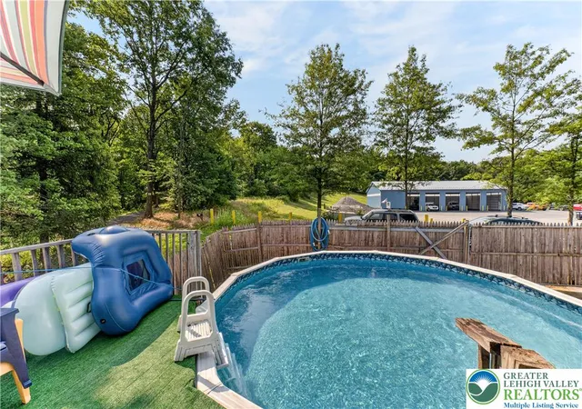 41st image of 212 Walnut St, Pottsville, PA 17901 | MLS# 781238