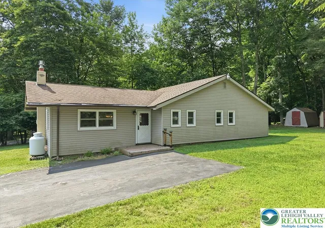 Photo 2 of Single family home for sale at 118 Wild Cherry Rd, East Stroudsburg, PA 18301 | MLS# 781761 | Listing updated on 2026-08-03