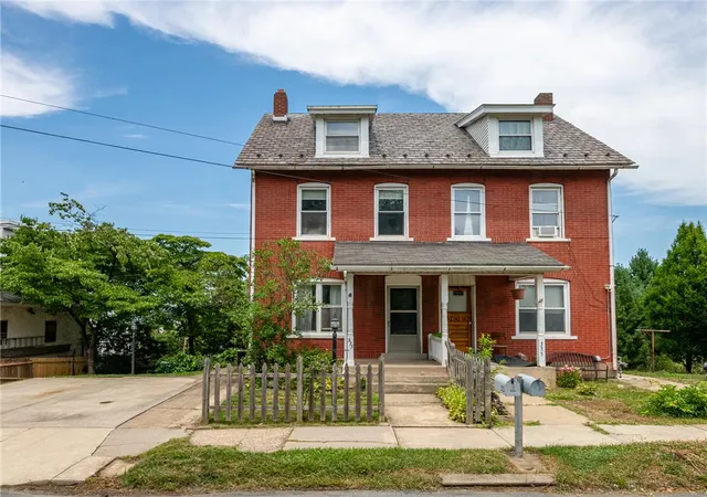 2nd image of 333 Crest Ave, Bethlehem, PA 18015 | MLS# 781750