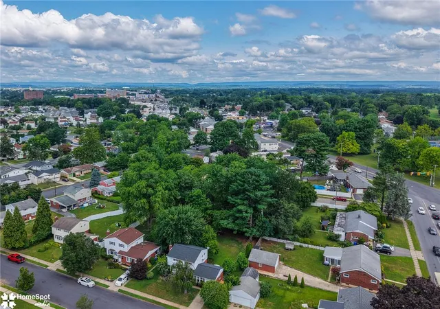 2nd image of 918 Bradford St, Bethlehem, PA 18018 | MLS# 781784