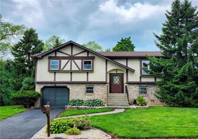 2nd image of 1916 Molinaro Dr, Allentown, PA 18104 | MLS# 780800