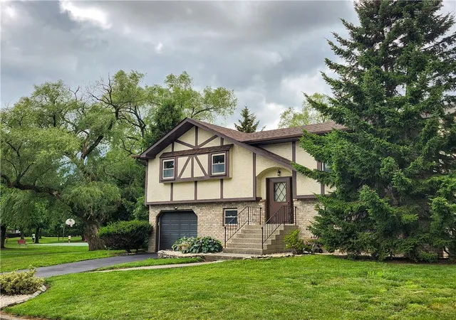 3rd image of 1916 Molinaro Dr, Allentown, PA 18104 | MLS# 780800
