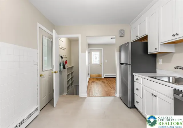Photo 3 of Single family home for sale at 410 Old Ml Rd, Easton, PA 18040 | MLS# 781799 | Listing updated on 2026-07-31
