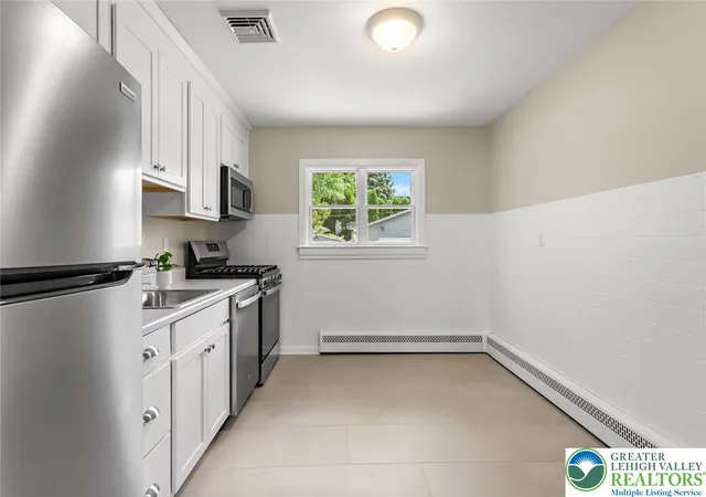 Photo 4 of Single family home for sale at 410 Old Ml Rd, Easton, PA 18040 | MLS# 781799 | Listing updated on 2026-07-31