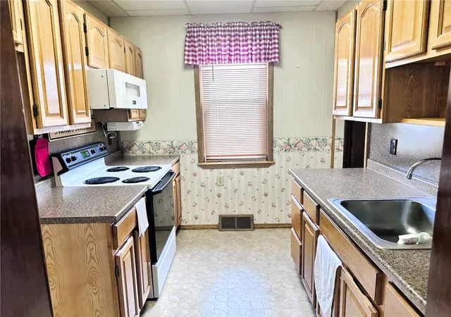 4th image of 341 Peach St, Catasauqua, PA 18032 | MLS# 781792